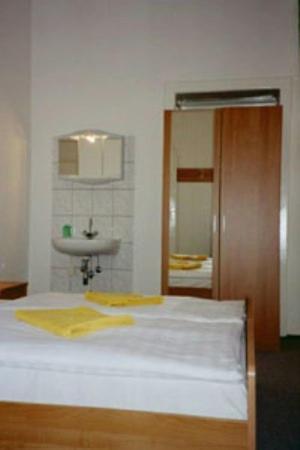 Pension Wedding Berlijn Kamer foto